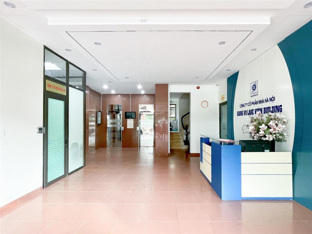 Cđt cho thuê văn phòng lake view building  d10 giảng võ, dt 120m2.  0945 025 ***