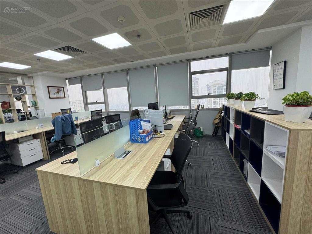 Sang nhượng văn phòng vcci tower đào duy anh 163m2 tặng full nội thất giá chỉ 461k/m2