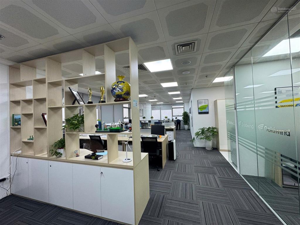 Sang nhượng văn phòng vcci tower đào duy anh 163m2 tặng full nội thất giá chỉ 461k/m2