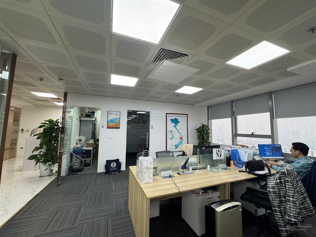 Sang nhượng văn phòng vcci tower đào duy anh 163m2 tặng full nội thất giá chỉ 461k/m2