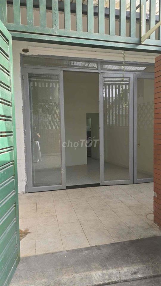 nhà mặt tiền đường lớn