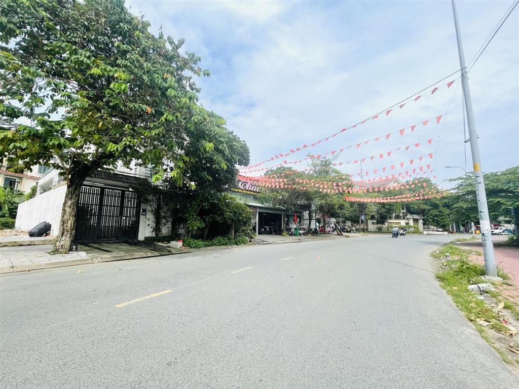 Bán đất mt đường cao đức lân, an phú, quận 2  9,25 x 20m (208 m2)  65 tỷ (có thương lượng)