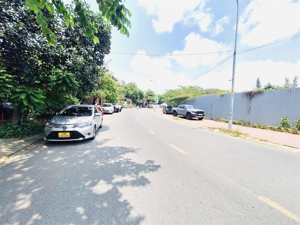 Bán đất mt đường cao đức lân, an phú, quận 2  9,25 x 20m (208 m2)  65 tỷ (có thương lượng)