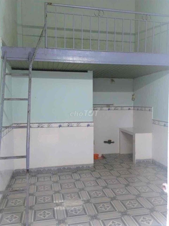 Phòng trọ cách Nguyễn Văn Quá 200m