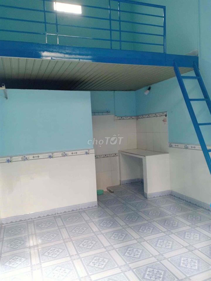 Phòng trọ cách Nguyễn Văn Quá 200m