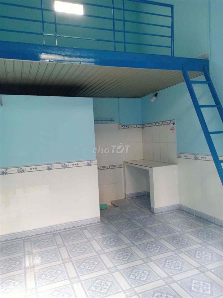 Phòng trọ cách Nguyễn Văn Quá 200m