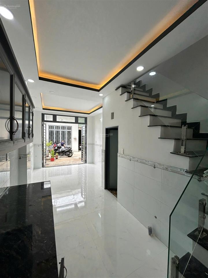 Căn nhà trệt lầu nhà mới ở liền ngay hóc môn có tin được không?