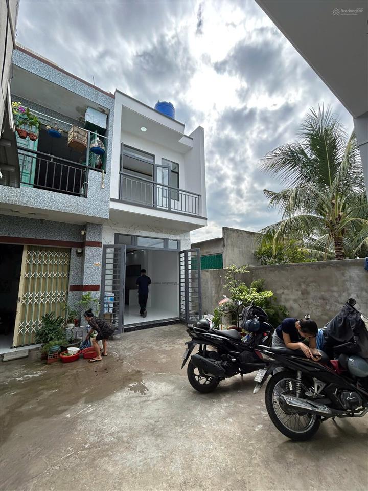Căn nhà trệt lầu nhà mới ở liền ngay hóc môn có tin được không?