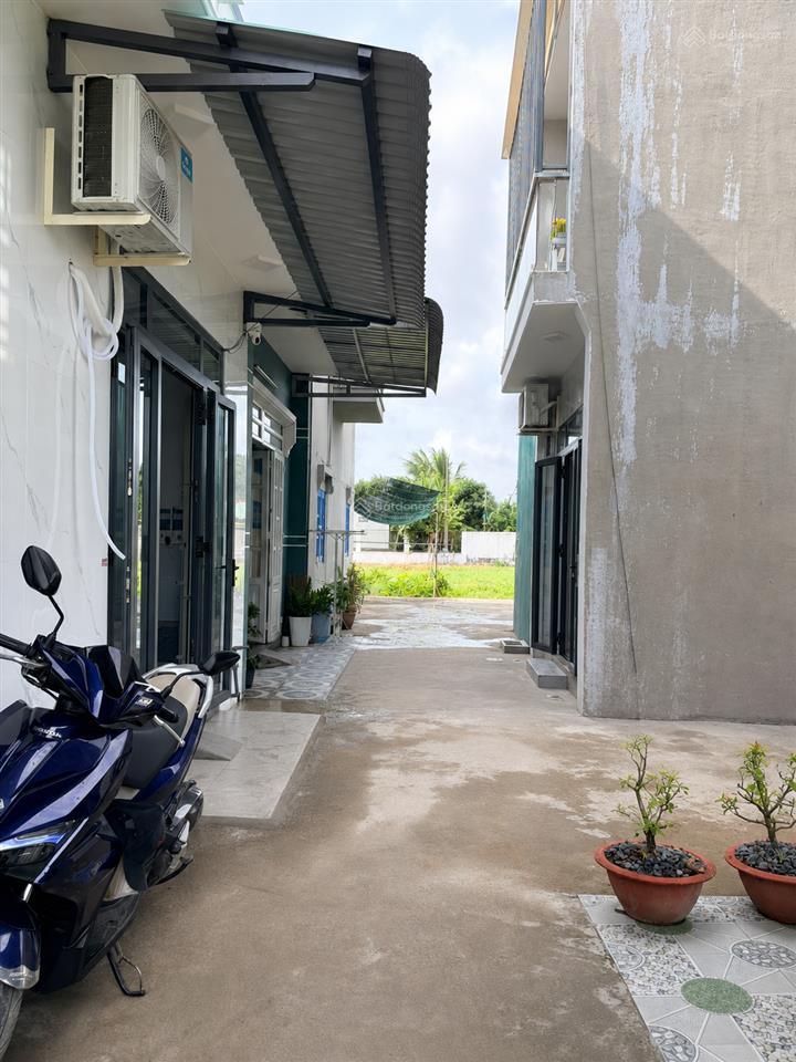 Căn nhà mới trệt lầu gồm 3pn 2wc ngay hóc môn 4m*10m chỉ 600tr
