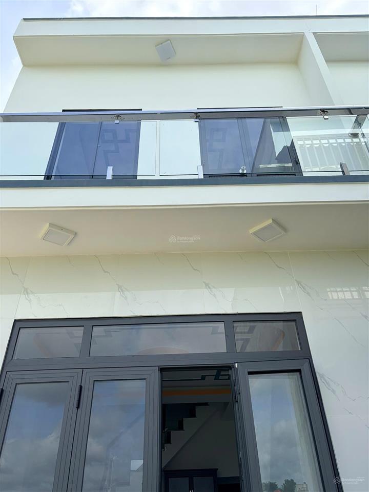 Căn nhà mới trệt lầu gồm 3pn 2wc ngay hóc môn 4m*10m chỉ 600tr