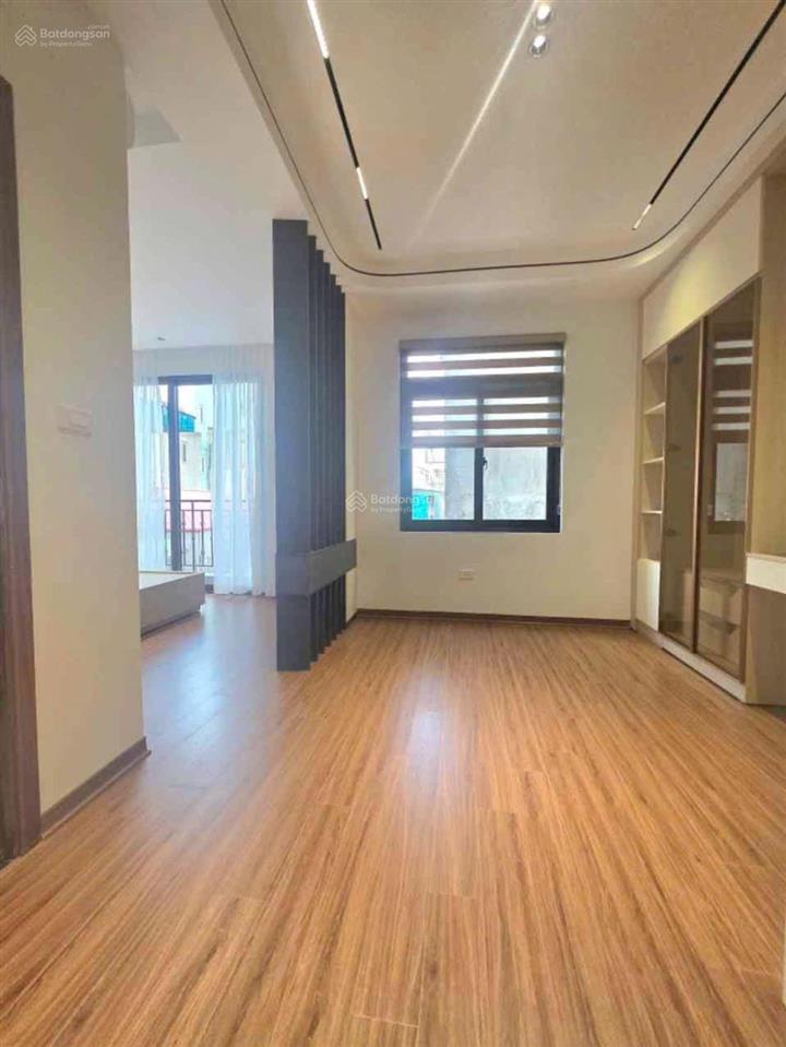 Giảm giá 6 tầng thang máy tại tt ngọc thụy  bồ đề  thông hồng tiến
nhà 6 tầng