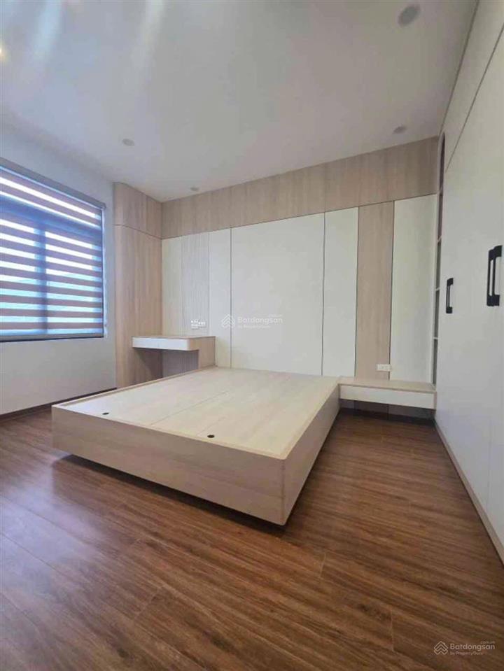 Giảm giá 6 tầng thang máy tại tt ngọc thụy  bồ đề  thông hồng tiến
nhà 6 tầng