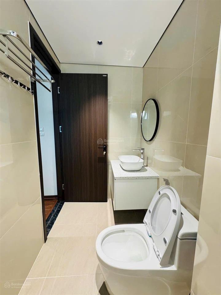 Giảm giá 6 tầng thang máy tại tt ngọc thụy  bồ đề  thông hồng tiến
nhà 6 tầng