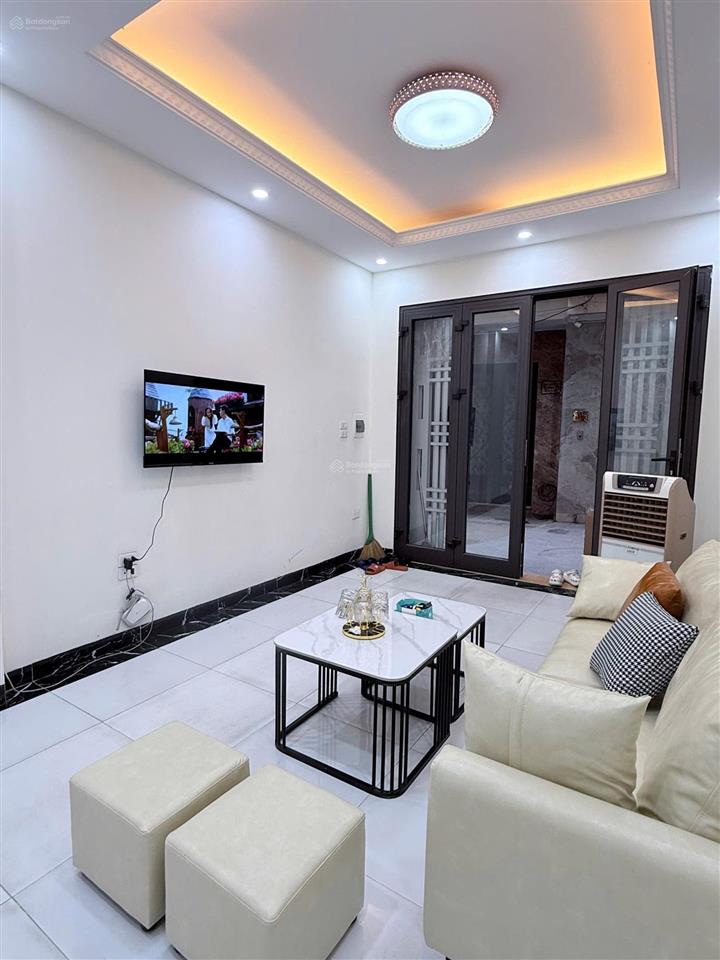 Bán nhà riêng tại phố hồng tiến, 6,9 tỷ, 38 m2, 4pn, 3wc, pháp lý đầy đủ, cam kết chuẩn