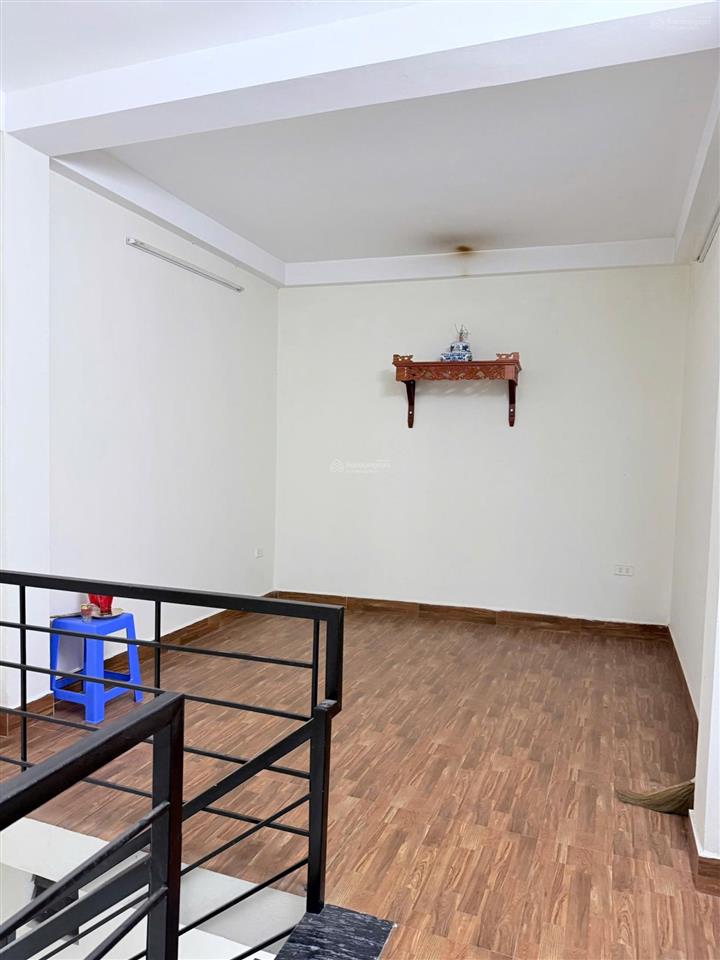 Bán nhà riêng tại phố hồng tiến, 6,9 tỷ, 38 m2, 4pn, 3wc, pháp lý đầy đủ, cam kết chuẩn