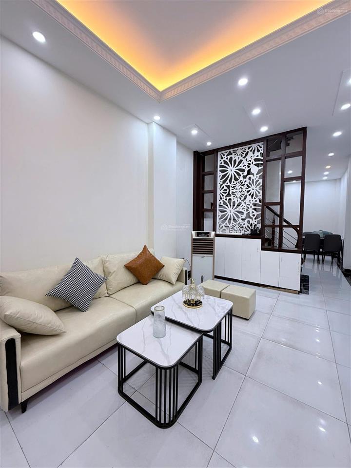 Bán nhà riêng tại phố hồng tiến, 6,9 tỷ, 38 m2, 4pn, 3wc, pháp lý đầy đủ, cam kết chuẩn