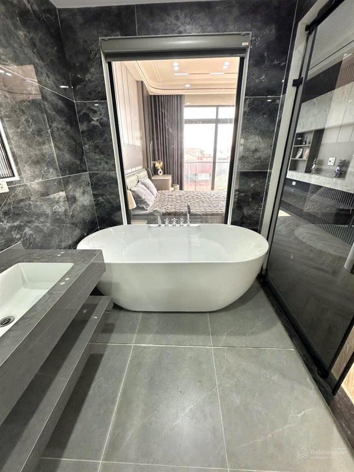 Hơn 10 đồng  nhà 42m2 x 6 tầng đối diện aeon long biên  gara ô tô diện tích 42m2/ 6