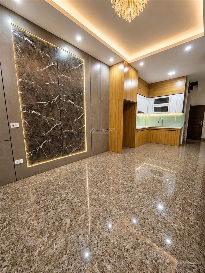 Bán nhà riêng tại phố hồng tiến, 8 tỷ, 30m2, hàng hiếm view đẹp