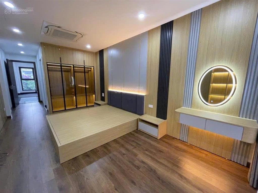 Phân lô  ô tô tránh  2 mặt thoáng  view hồ  thang máy full nội thất ngọc thuỵ, long bi