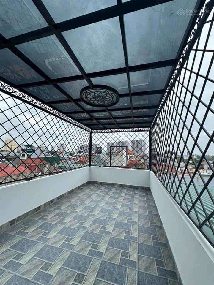 Phân lô  ô tô tránh  2 mặt thoáng  view hồ  thang máy full nội thất ngọc thuỵ, long bi