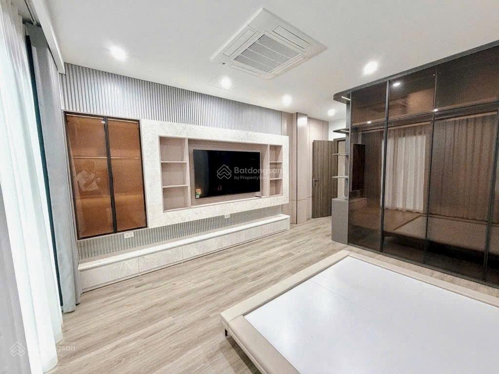 Hạ sốc thêm 500tr  nhà mới ngọc thụy 7 tầng thang máy nội thất cao cấp ở ngay diện t