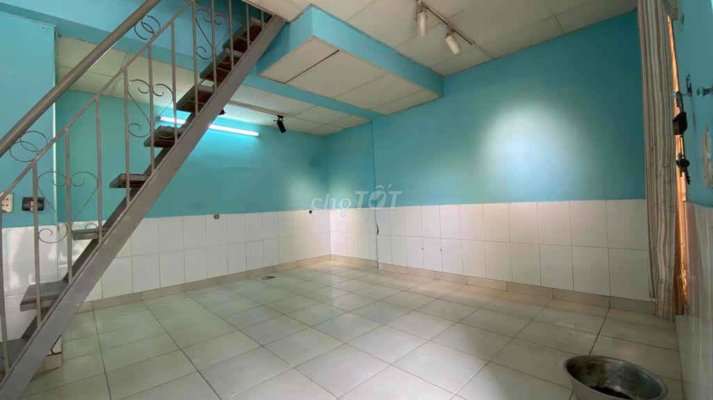 Cho thuê phòng trọ 40m2, có gác, 2 mặt tiền, ngay chợ Đo Đạc, buôn bán