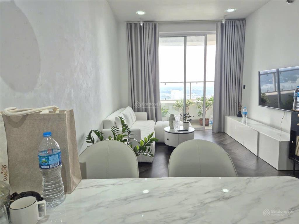 Căn hộ sunrise city south tầng 30 ngang 6,75m có ban công,có hỗ trợ bank