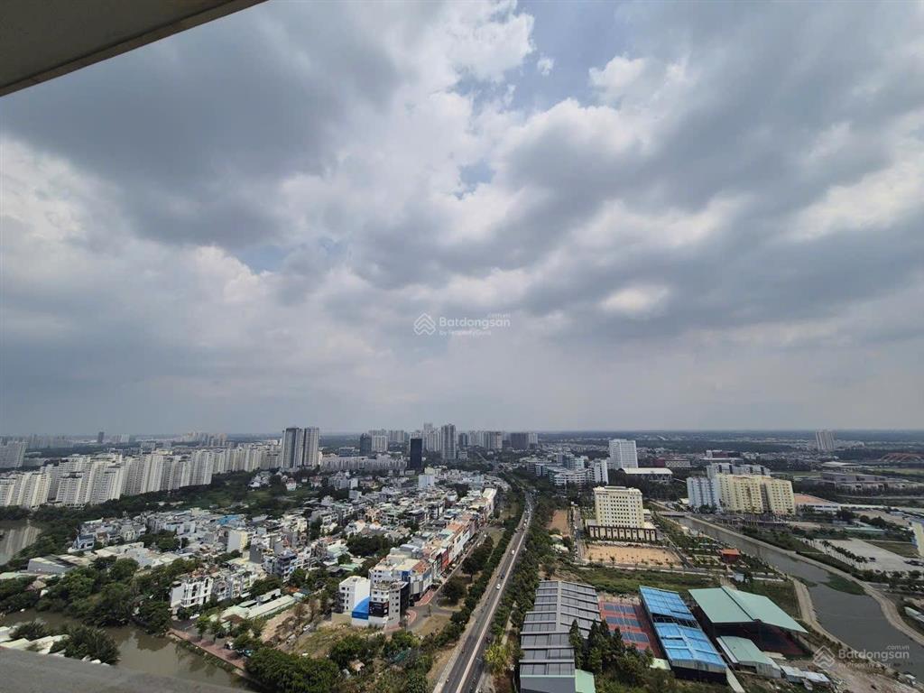 Căn hộ sunrise city south tầng 30 ngang 6,75m có ban công,có hỗ trợ bank
