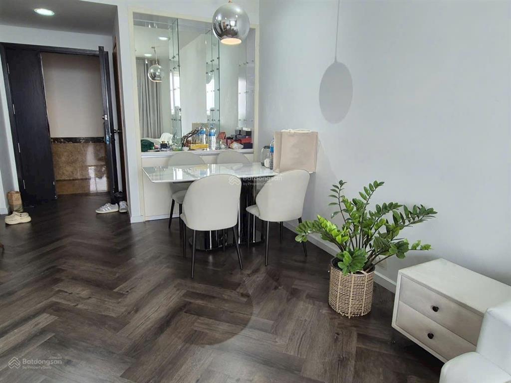Căn hộ sunrise city south tầng 30 ngang 6,75m có ban công,có hỗ trợ bank