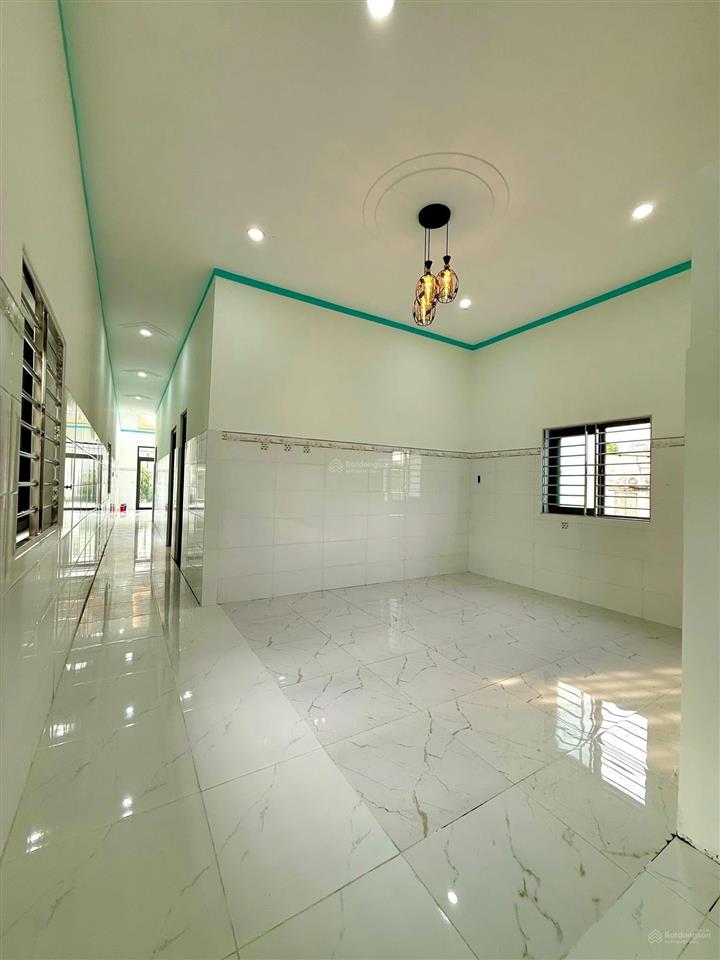 Nhà mặt tiền dx 143 cách trạm thu phí suối giữa chỉ 2km có 3 phòng ngủ, 2 wc