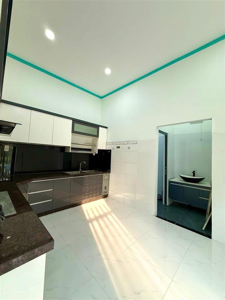 Nhà mặt tiền dx 143 cách trạm thu phí suối giữa chỉ 2km có 3 phòng ngủ, 2 wc
