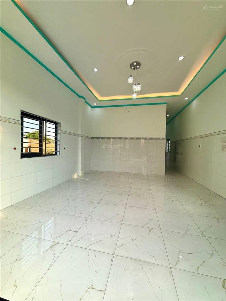 Nhà mặt tiền dx 143 cách trạm thu phí suối giữa chỉ 2km có 3 phòng ngủ, 2 wc