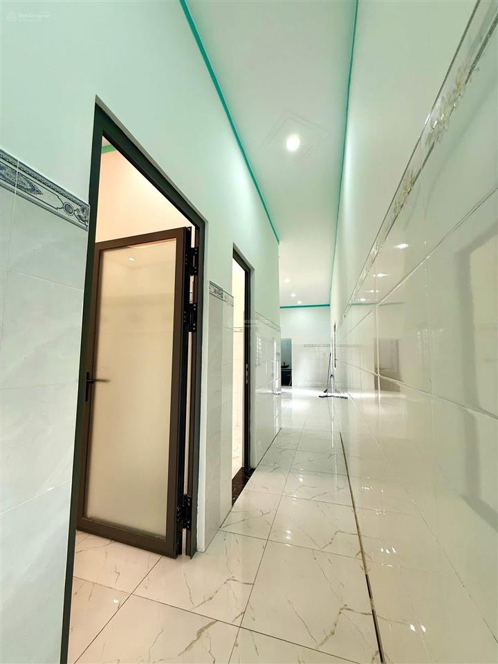 Nhà mặt tiền dx 143 cách trạm thu phí suối giữa chỉ 2km có 3 phòng ngủ, 2 wc