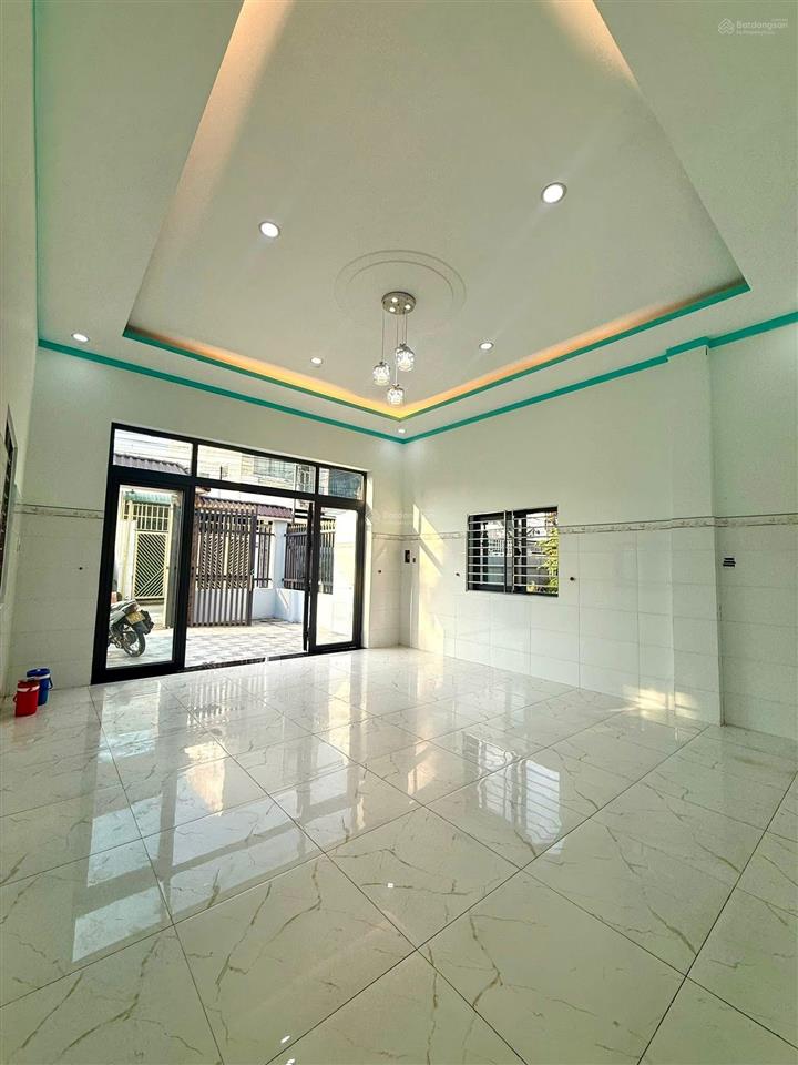 Nhà mặt tiền dx 143 cách trạm thu phí suối giữa chỉ 2km có 3 phòng ngủ, 2 wc