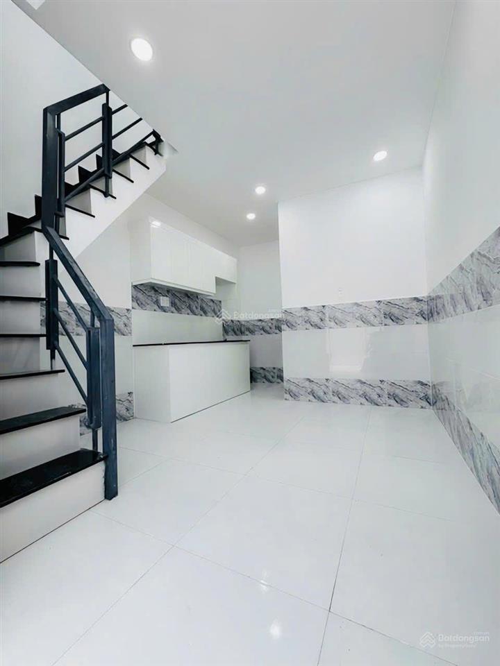 Nhà sau công viên phần mềm quang trung q12,36m2 thổ cư 100% giá 990 tr