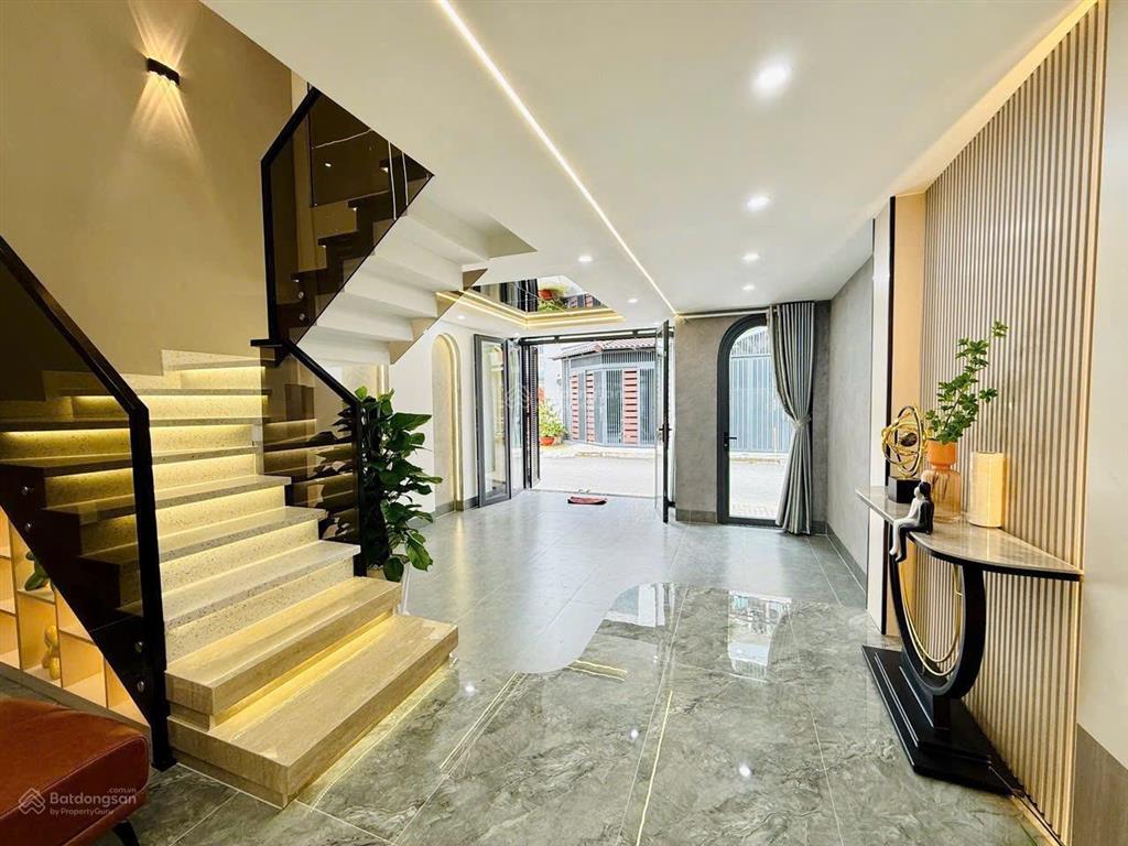Hàng hiếm tại thạnh lộc 37, 18 triệu, 60m2, 4pn, 5wc, cho thuê nhà riêng