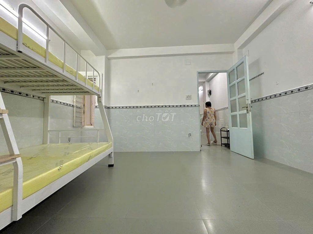 Phòng cho thuê gần Đại Học Công Thương, gần Aeon Tân Phú.