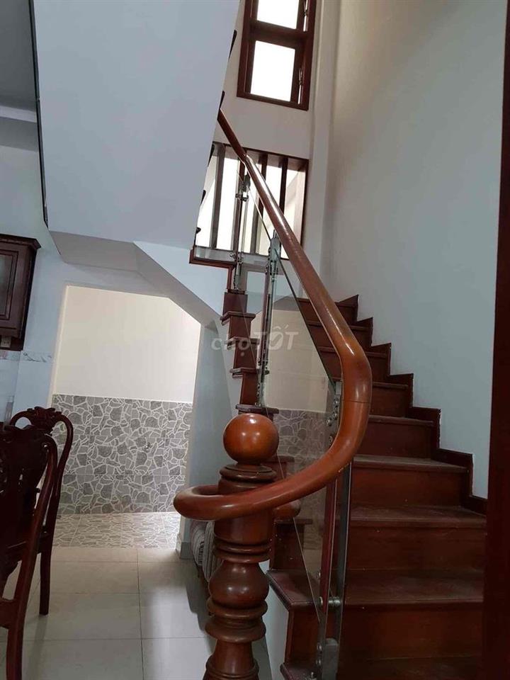 Cho thuê nhà hẻm ôtô đường CMT8, gần chợ Ông Tạ