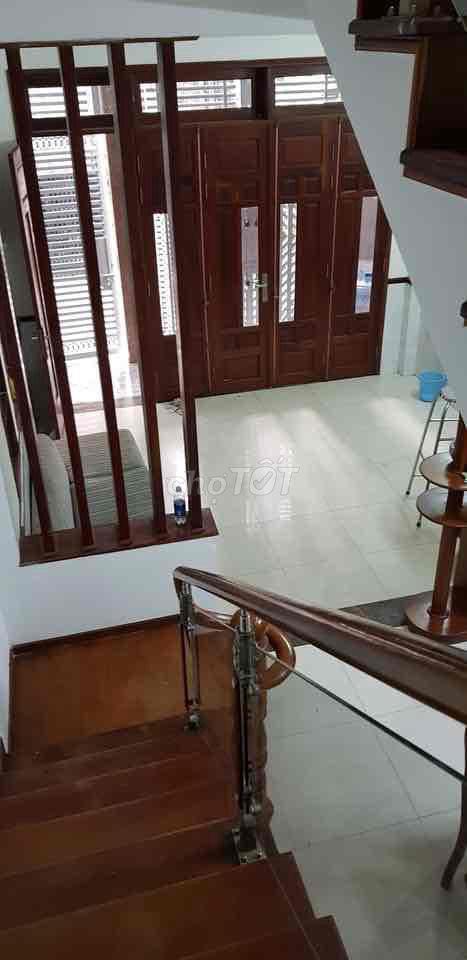 Cho thuê nhà hẻm ôtô đường CMT8, gần chợ Ông Tạ