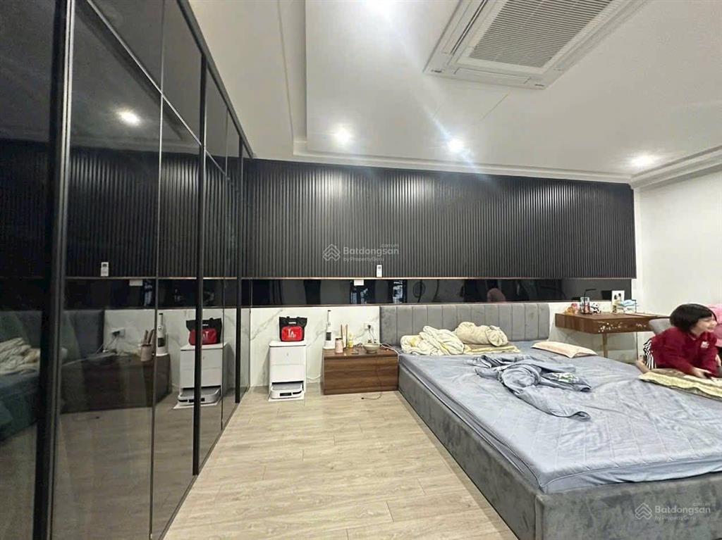 Bán nhà phố văn cao  65m2 nhà 6 tầng thang máy  10m ra đường ô tô tránh  hai thoáng  sát hồ tây