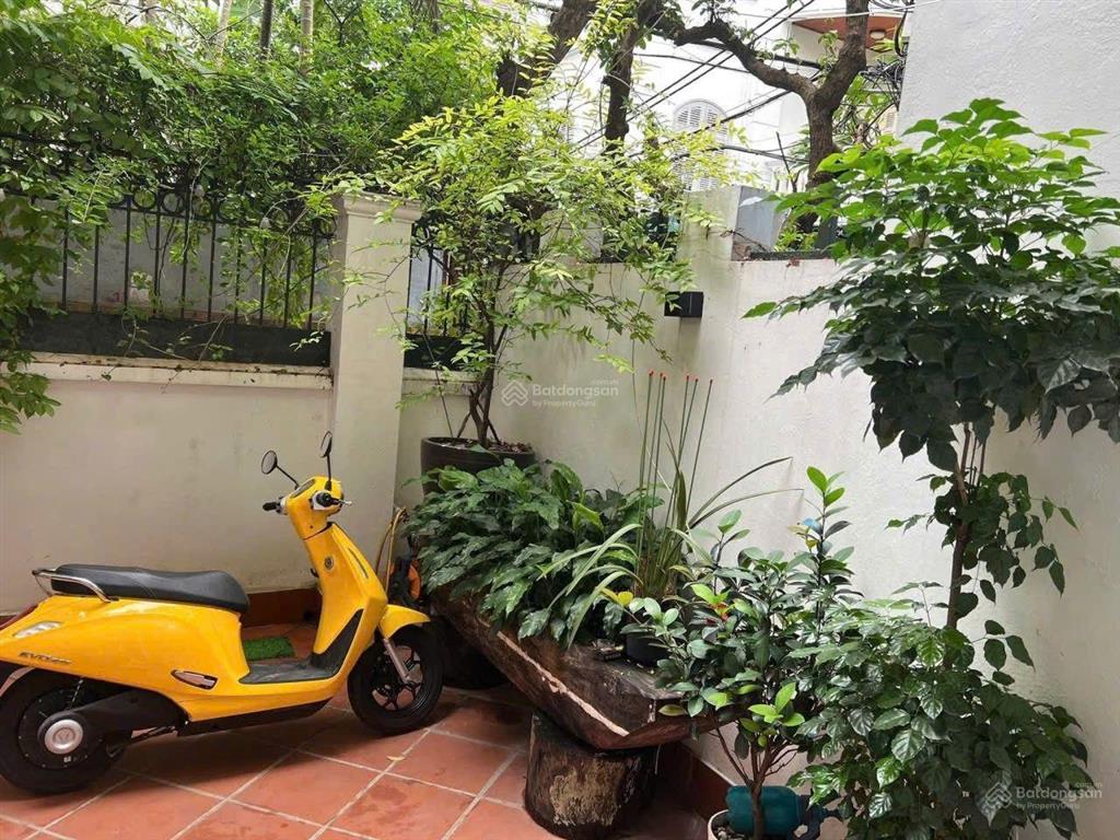 Bán nhà ngã 3 xã đàn phạm ngọc thạch đống đa 75m2 5 tầng nhỉnh 11tỷ  20m ra phố  ngõ 3m  nhà dân