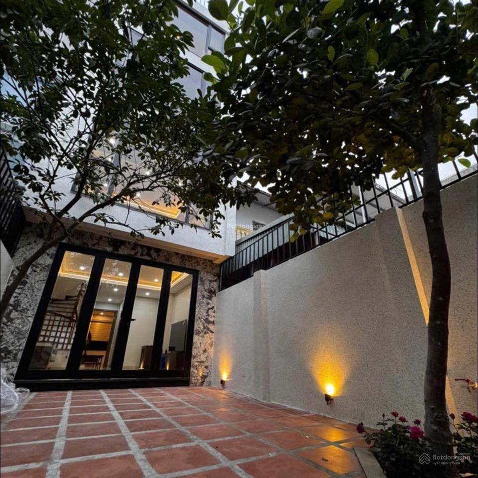 Bán nhà ngã 3 vạn bảo  đội cấn. 55m2 6 tầng thang máy  lô góc  nhà dân xây mới  20m ra phố