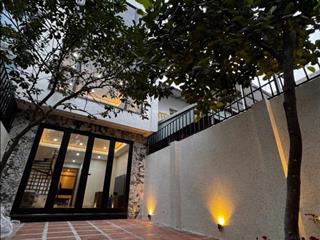 Bán nhà ngã 3 vạn bảo  đội cấn. 55m2 6 tầng thang máy  lô góc  nhà dân xây mới  20m ra phố