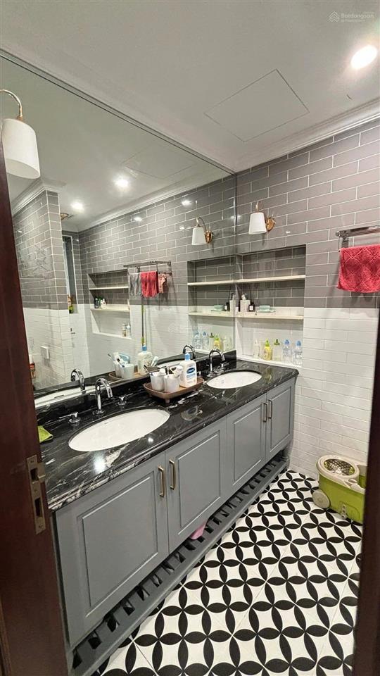 Bán nhà phố hoàng cầu  trần quang diệu 50 m 6 tầng 10m ra ôtô tránh  nhà xây còn rất mới  sổ đẹp