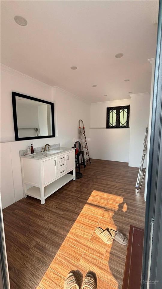 Bán nhà phố hoàng cầu  trần quang diệu 50 m 6 tầng 10m ra ôtô tránh  nhà xây còn rất mới  sổ đẹp