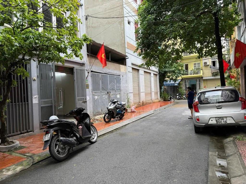 Bán nhà phố hoàng cầu  trần quang diệu 50 m 6 tầng 10m ra ôtô tránh  nhà xây còn rất mới  sổ đẹp