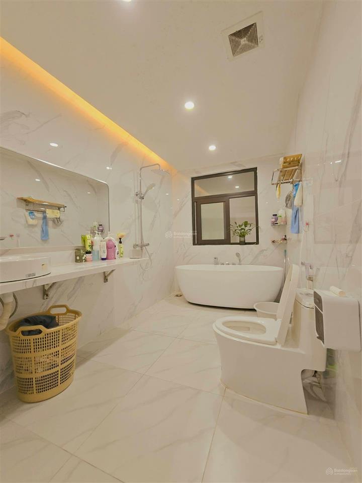 Bán gấp nhà đẹp ở ngay phố thái hà  đống đa  10m ra phố  lô góc  nhà xây cực đẹp  ngõ thông
