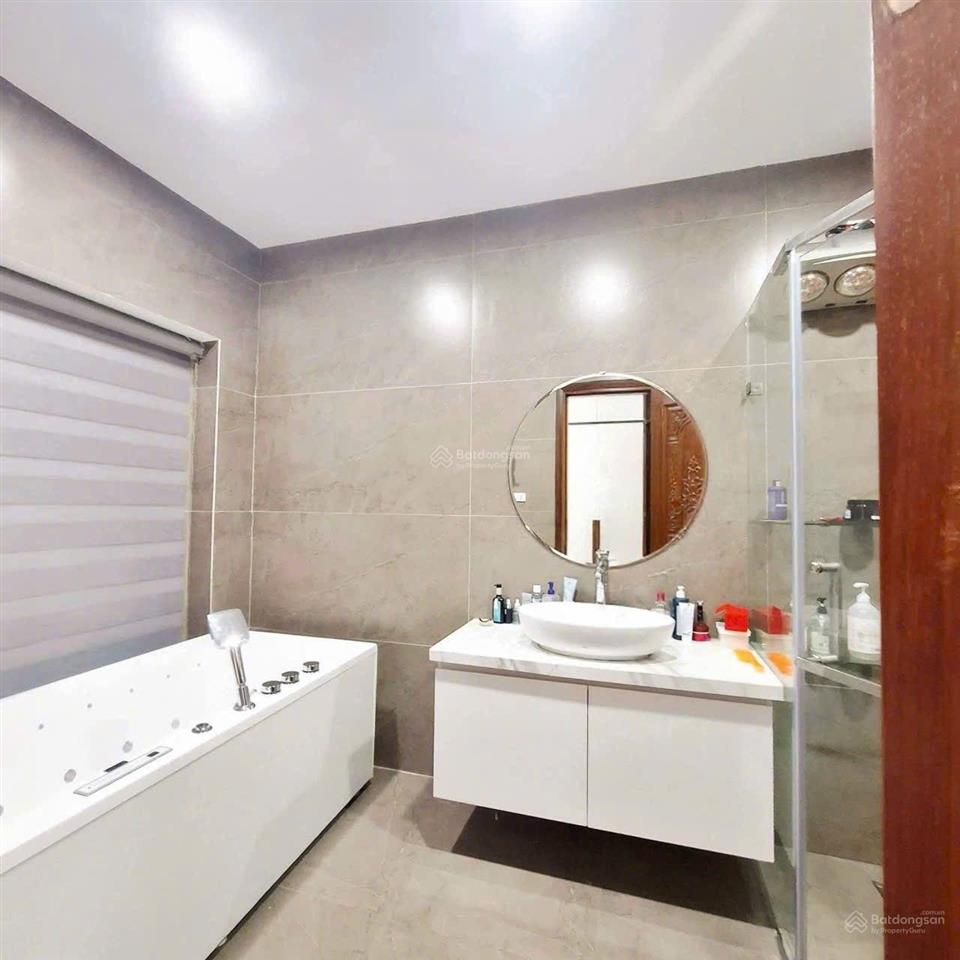 Nhà ngọc khánh  ba đình  khu phân lô cán bộ  ngõ thông  thang máy 35m ra phố  giá 8,9 tỷ