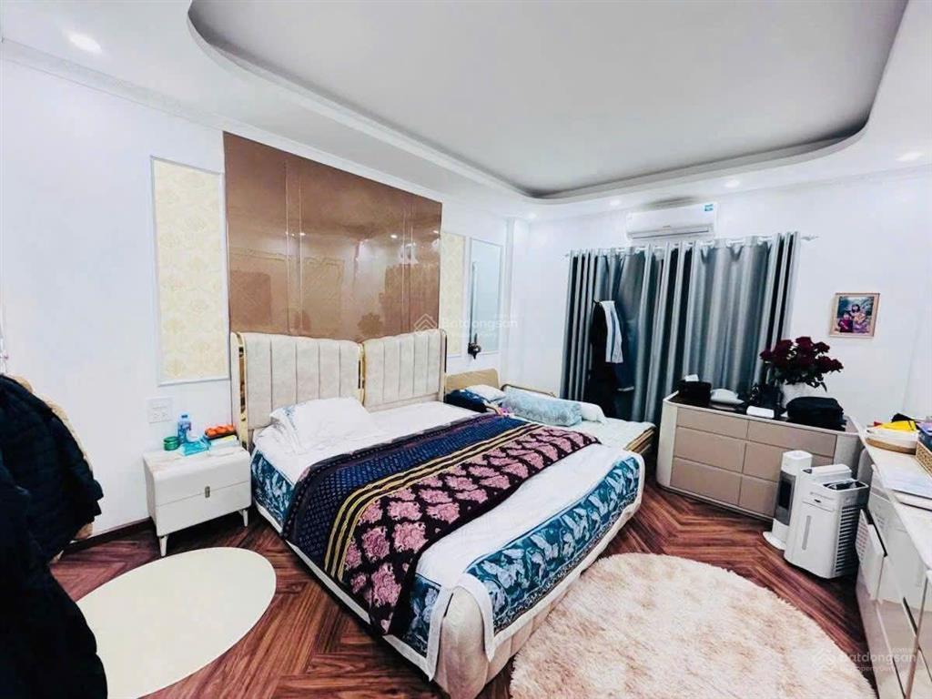 Nhà ngọc khánh  ba đình  khu phân lô cán bộ  ngõ thông  thang máy 35m ra phố  giá 8,9 tỷ