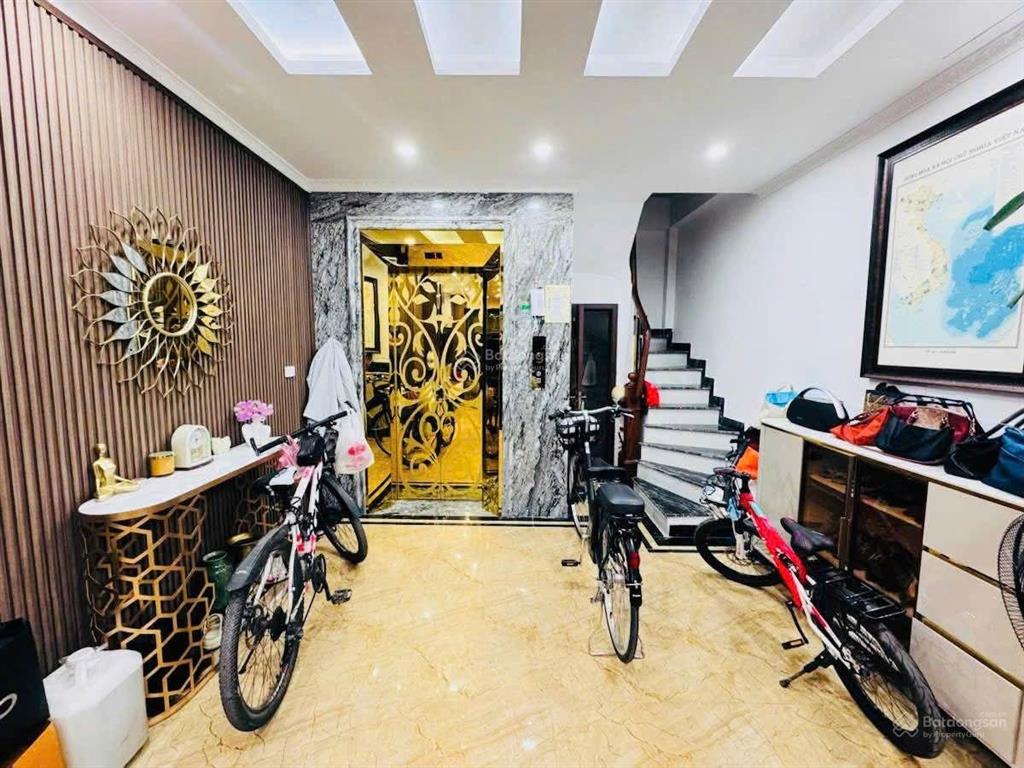 Nhà ngọc khánh  ba đình  khu phân lô cán bộ  ngõ thông  thang máy 35m ra phố  giá 8,9 tỷ